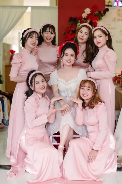 Áo dài bưng quả màu hồng nude tay bồng nhúng