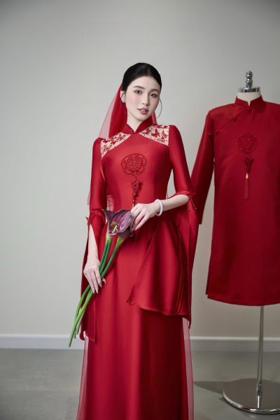 Mẫu áo dài cưới màu đỏ lụa phương đông tay loe xẻ tà