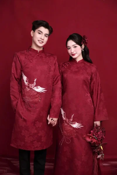 Mẫu áo dài cưới cặp đôi cách tân đôi hạc uyên ương