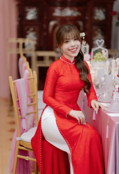 Áo dài cô dâu đám hỏi màu đỏ lụa tơ tằm