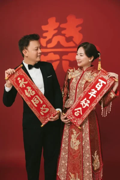 Áo khoả cô dâu Trung Hoa cách tân thêu chỉ vàng hoa nổi
