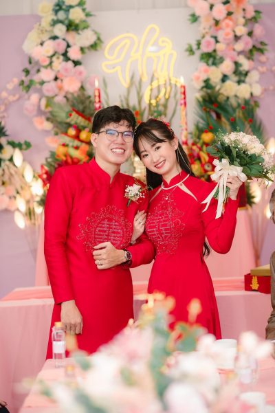 Cặp áo dài cưới dâu rể kết pha lê chữ hỷ màu đỏ