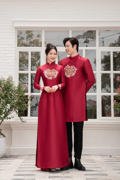 Cặp áo dài cưới màu đỏ thêu chữ hỷ vòng tròn hoa