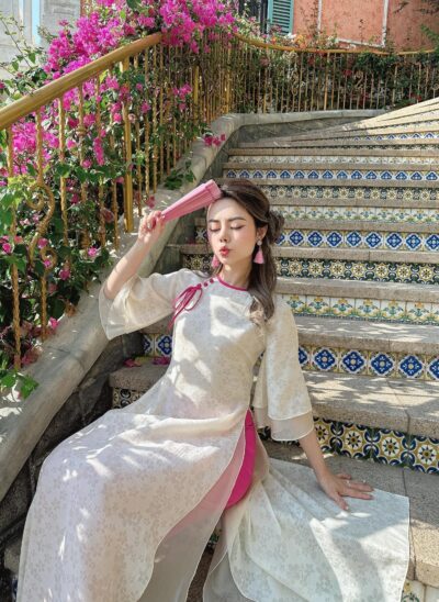 Áo dài bưng quả màu kem cách tân form rộng