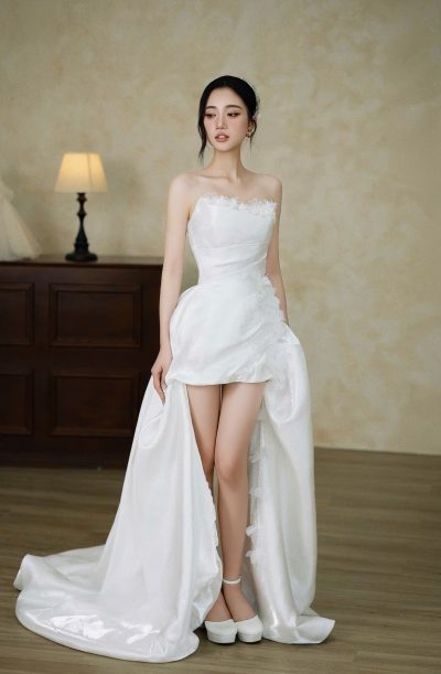 Váy cưới cô dâu đi bàn màu trắng Ivory Swan Couture
