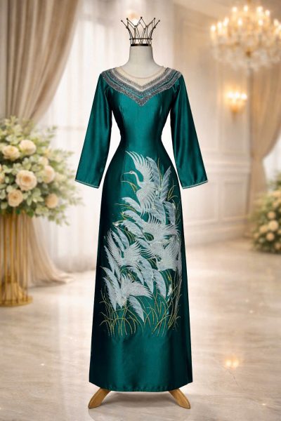 Mẫu áo dài bà sui màu xanh đính kết chim hạc trắng pha lê (XL, 2X)