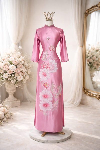 Mẫu áo dài bà sui màu hồng đính kết đá pha lê họa tiết hoa sen (L)