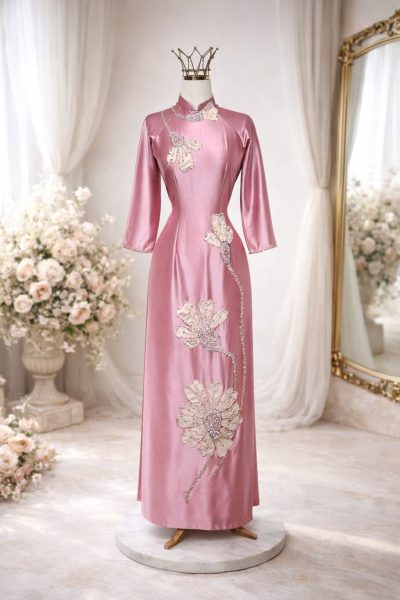 Mẫu áo dài bà sui màu hồng đính kết họa tiết hoa sen (L, XL)