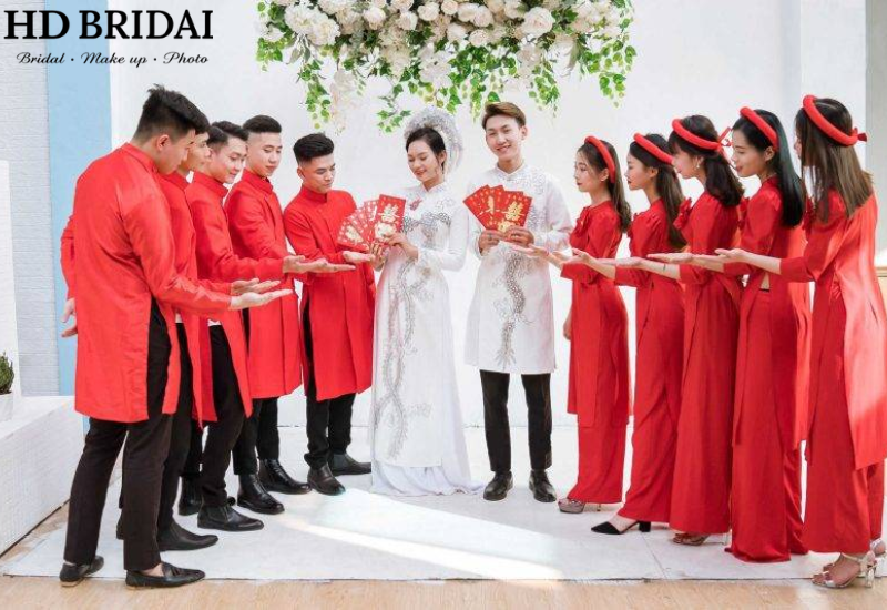 Áo dài nam bê tráp tone đỏ truyền thống