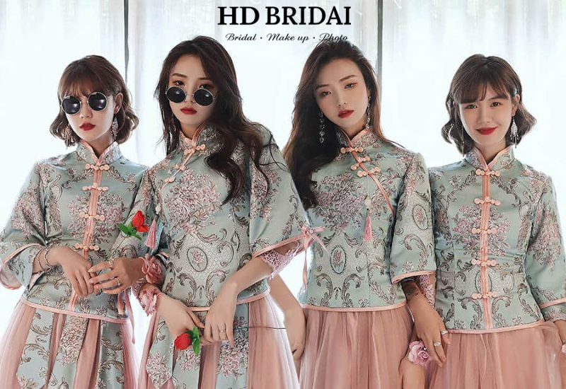 Áo khỏa bưng quả màu đỏ phối họa tiết thêu sang trọng 