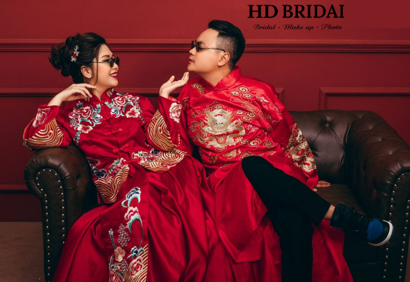Chi tiêt họa tiết áo khỏa hoàng gia