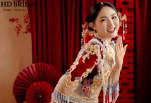 Cô dâu mặc áo khỏ Trung Quốc màu đỏ truyền thống