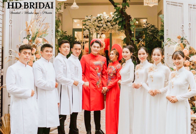 Mẫu áo dài cưới và áo dài bưng quả nổi bật