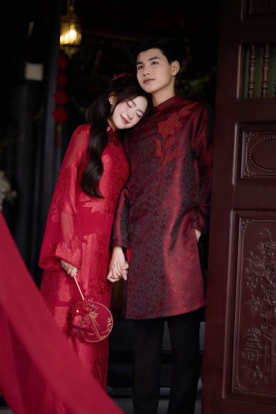 Cặp áo dài cưới dâu rể màu đỏ Song Hỷ Trâm Anh