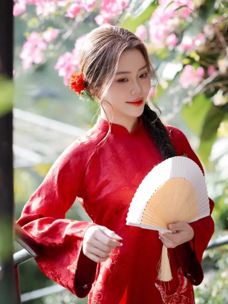 Các mẫu áo dài cách tân mang phong cách trẻ trung, phù hợp cho chụp ảnh, lễ hội, sự kiện và những khách hàng yêu thích sự mới mẻ nhưng vẫn giữ nét đẹp truyền thống.