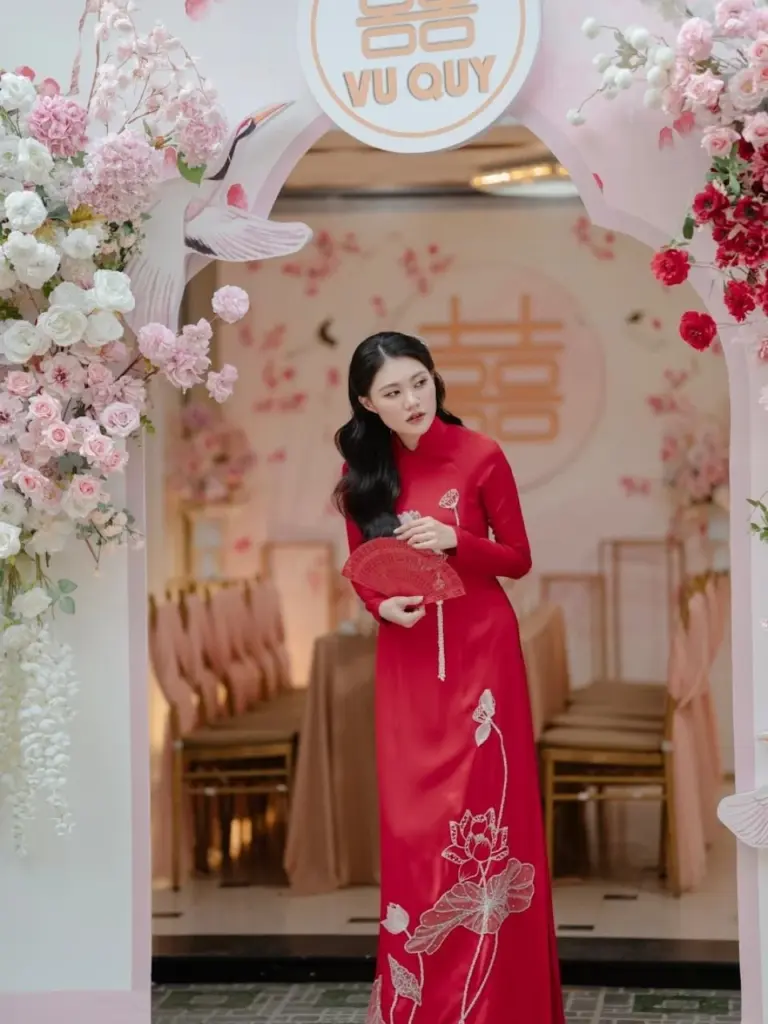 Thuê áo dài chụp ảnh cưới Quận 4 với nhiều mẫu áo dài truyền thống và cách tân