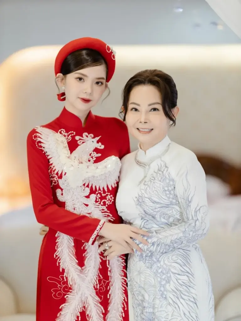 Áo dài gia đình đẹp phục vụ khách hàng Quận 1