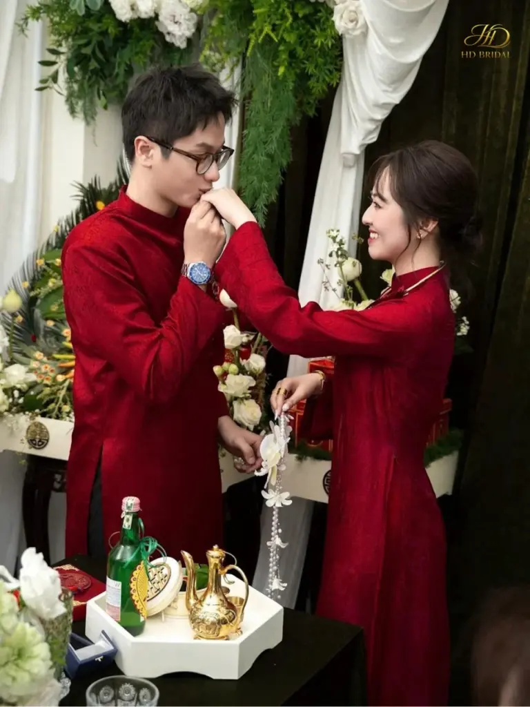 Dịch vụ cho thuê áo dài Quận 5 với đa dạng mẫu mã dành cho cô dâu, chú rể và gia đình