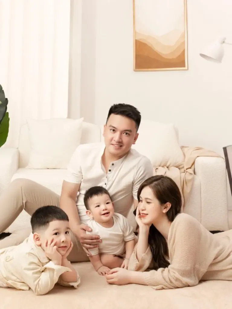 Chụp ảnh áo dài Tết cùng gia đình đẹp tự nhiên