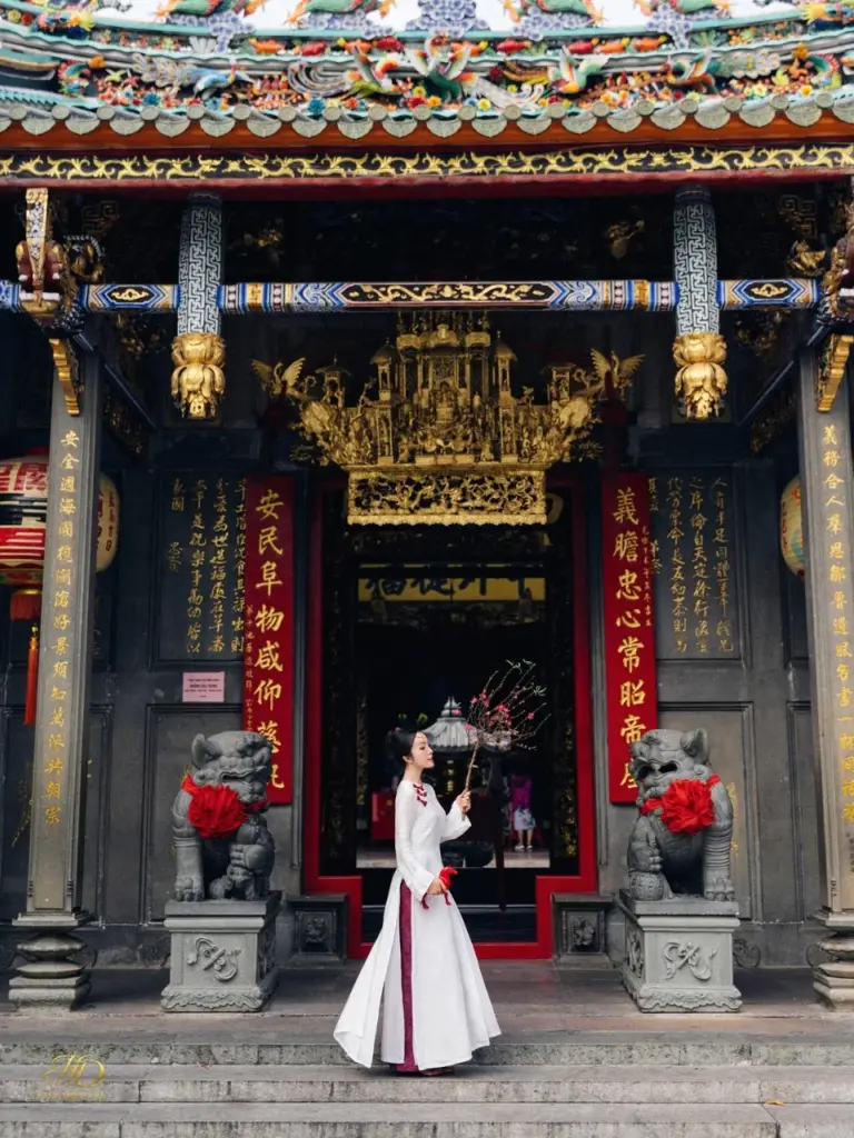 Hội quán Nghĩa An là địa điểm chụp áo dài đẹp với kiến trúc người Hoa cổ kính