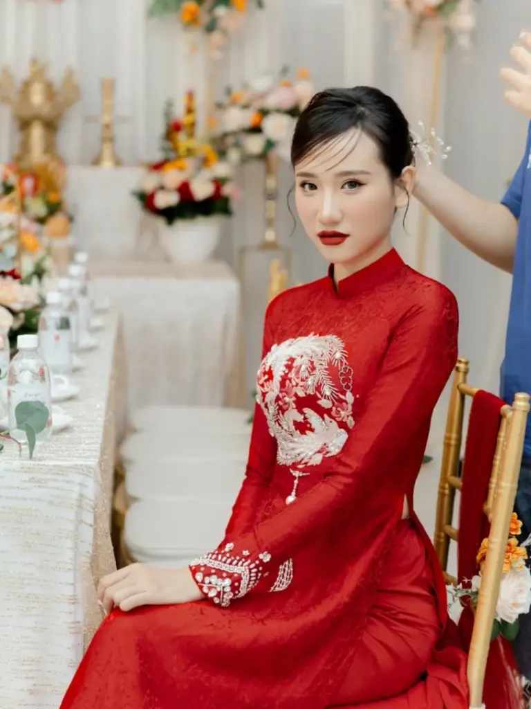 Combo thuê áo dài cưới cô dâu chú rể tiết kiệm chi phí