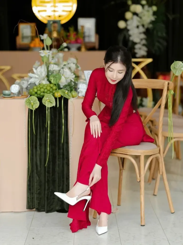 Giày mặc áo dài cưới giúp cô dâu tôn dáng và thanh lịch