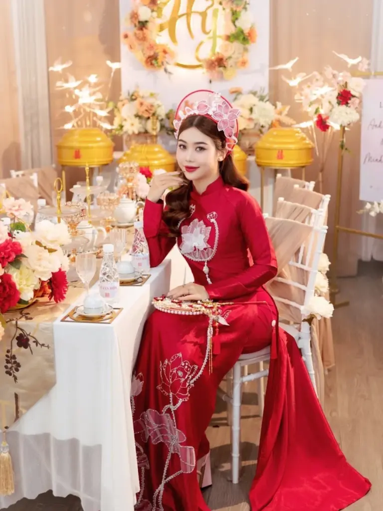 Thuê áo dài truyền thống giúp tiết kiệm chi phí và có nhiều mẫu lựa chọn